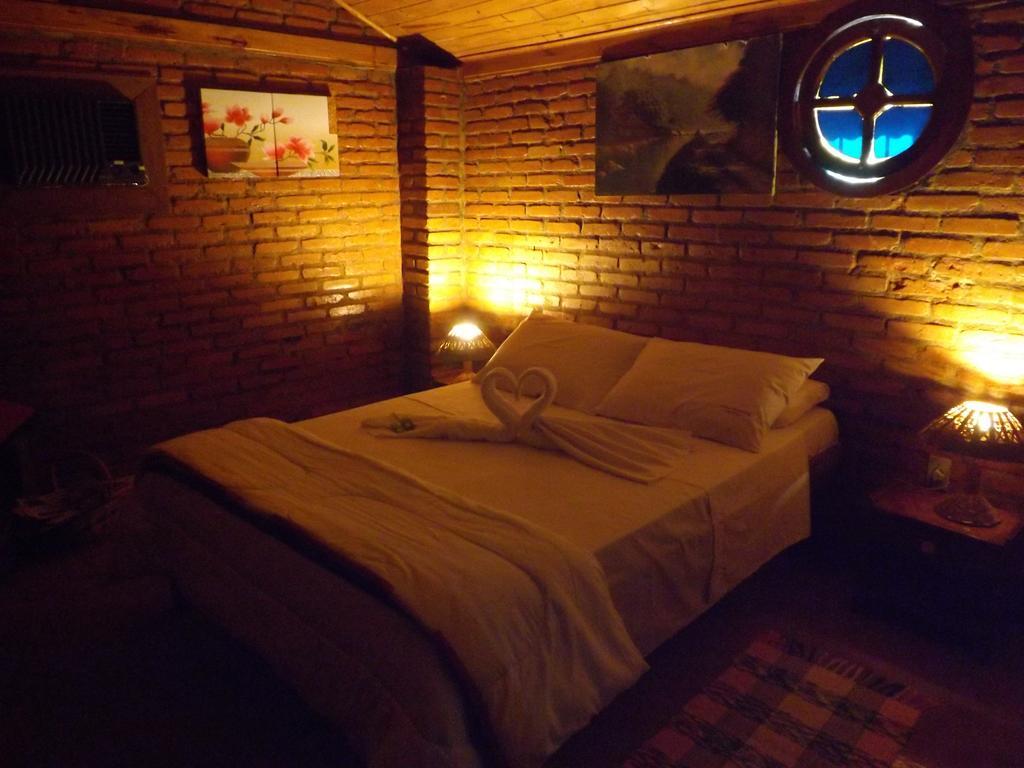 Pousada Quintal Das Pedras Penedo  Quarto foto